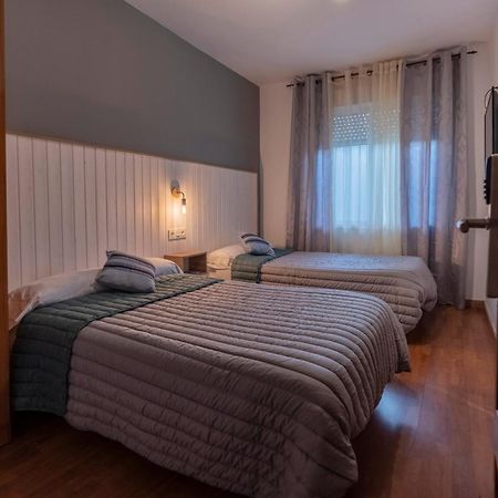 Hostal Julio Cesar ラ・ビルヘン・デル・カミーノ エクステリア 写真