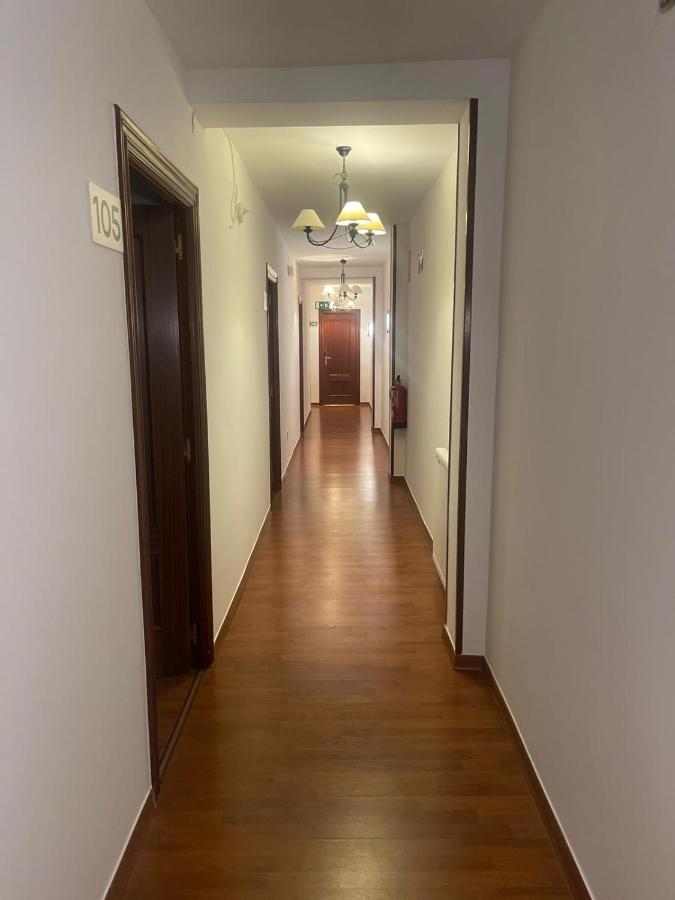 Hostal Julio Cesar ラ・ビルヘン・デル・カミーノ エクステリア 写真