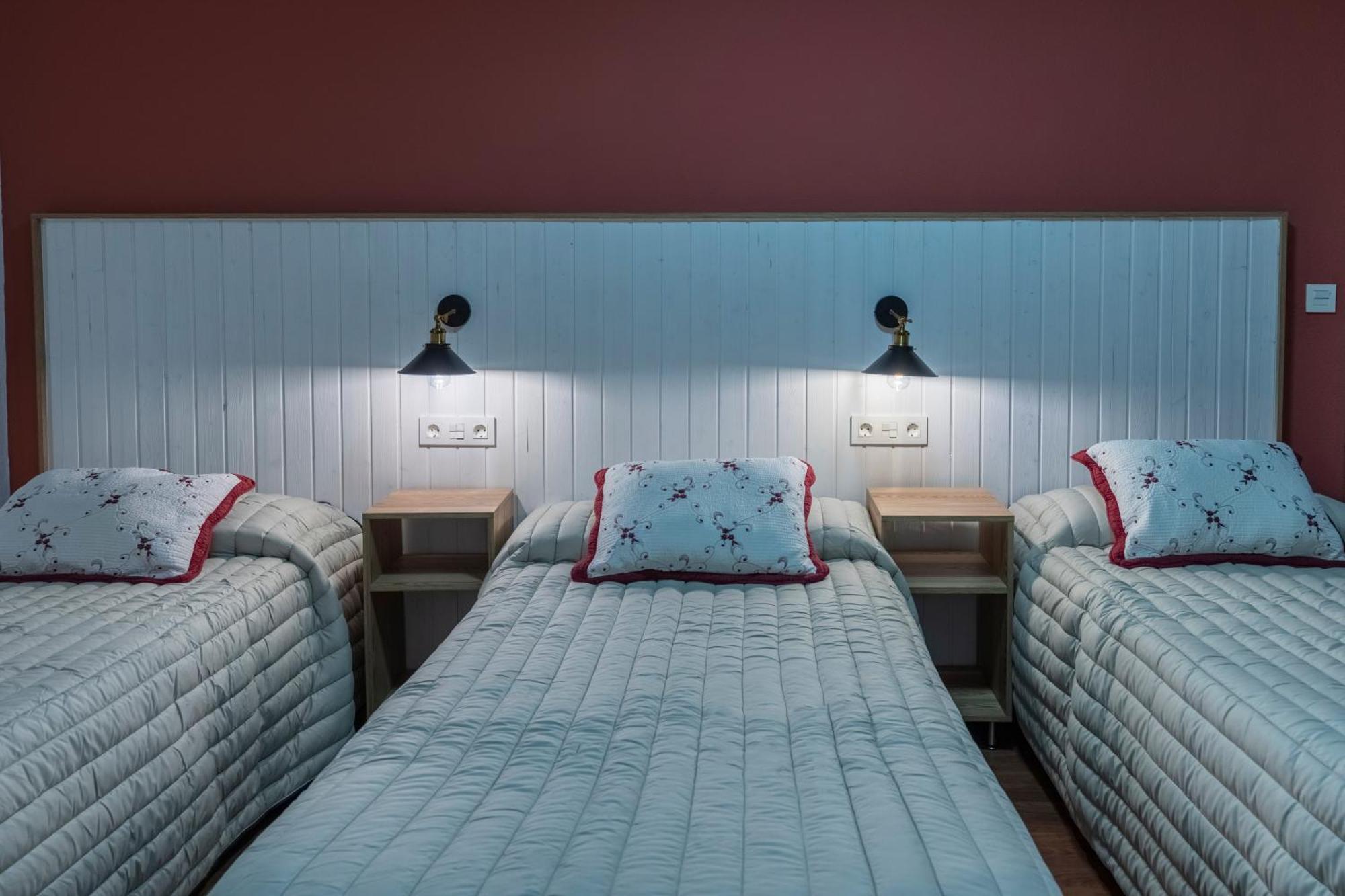 Hostal Julio Cesar ラ・ビルヘン・デル・カミーノ エクステリア 写真