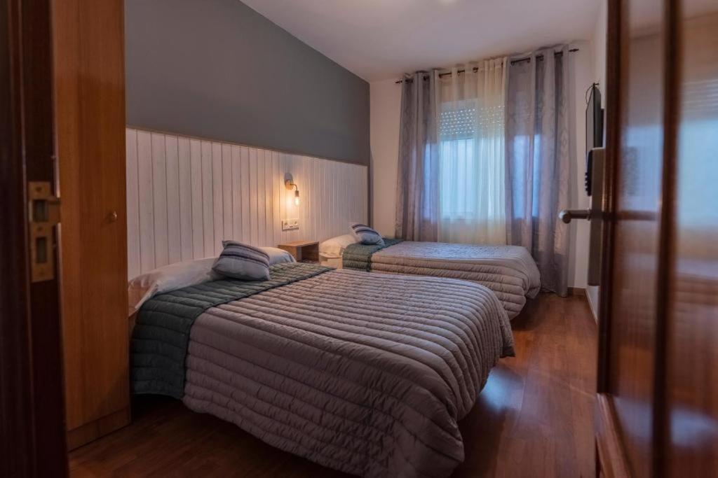 Hostal Julio Cesar ラ・ビルヘン・デル・カミーノ エクステリア 写真