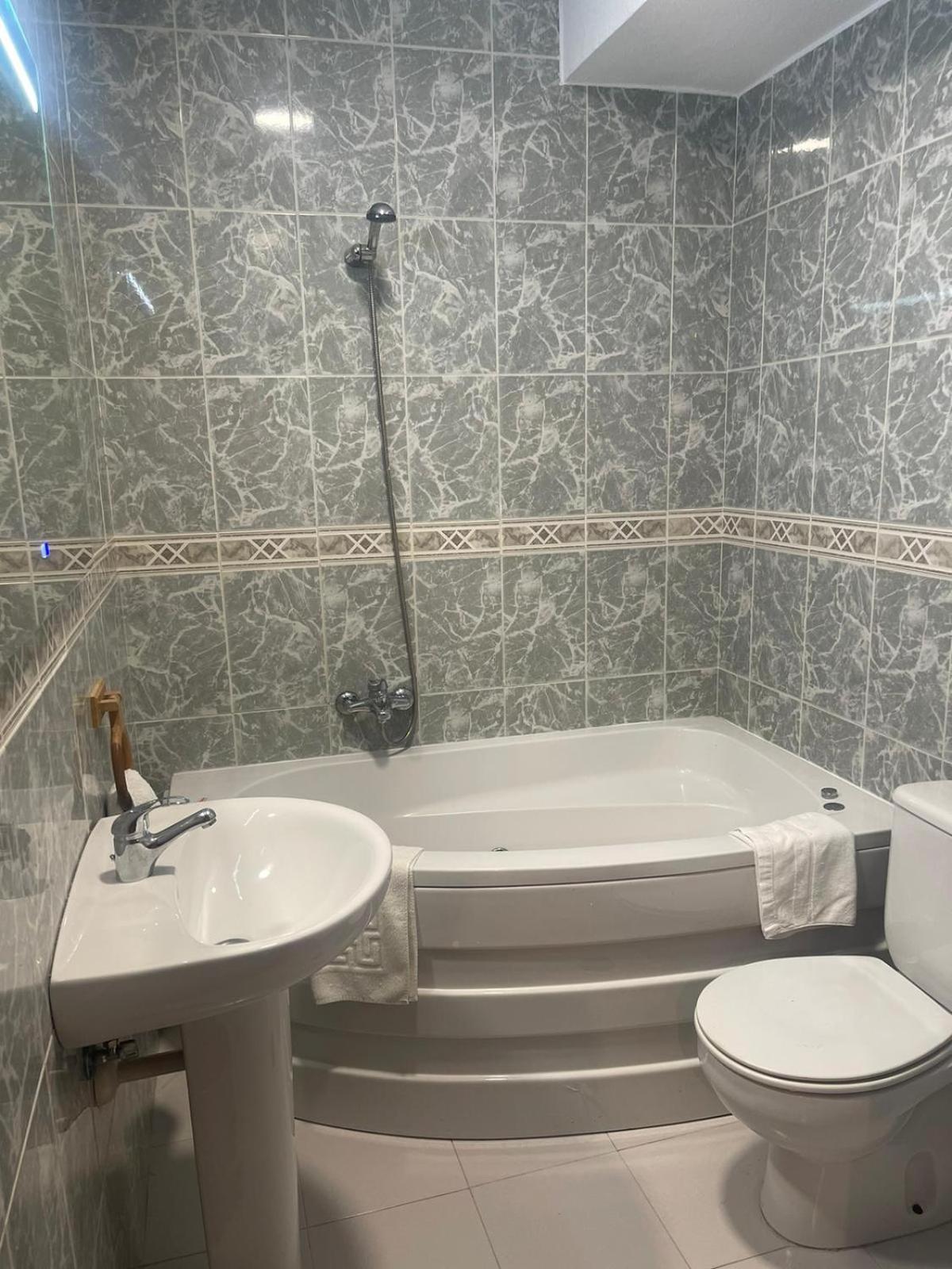 Hostal Julio Cesar ラ・ビルヘン・デル・カミーノ エクステリア 写真