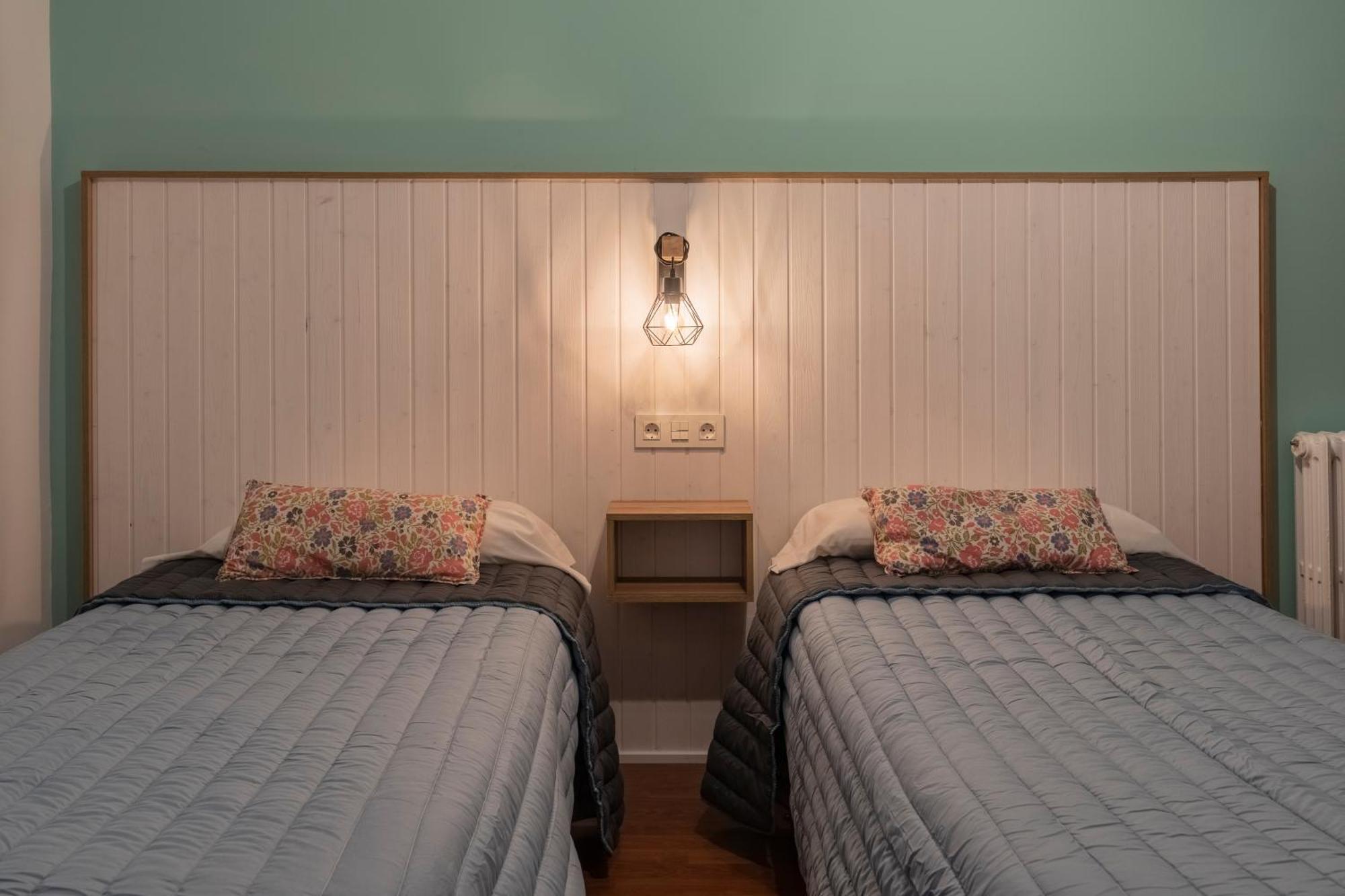 Hostal Julio Cesar ラ・ビルヘン・デル・カミーノ エクステリア 写真