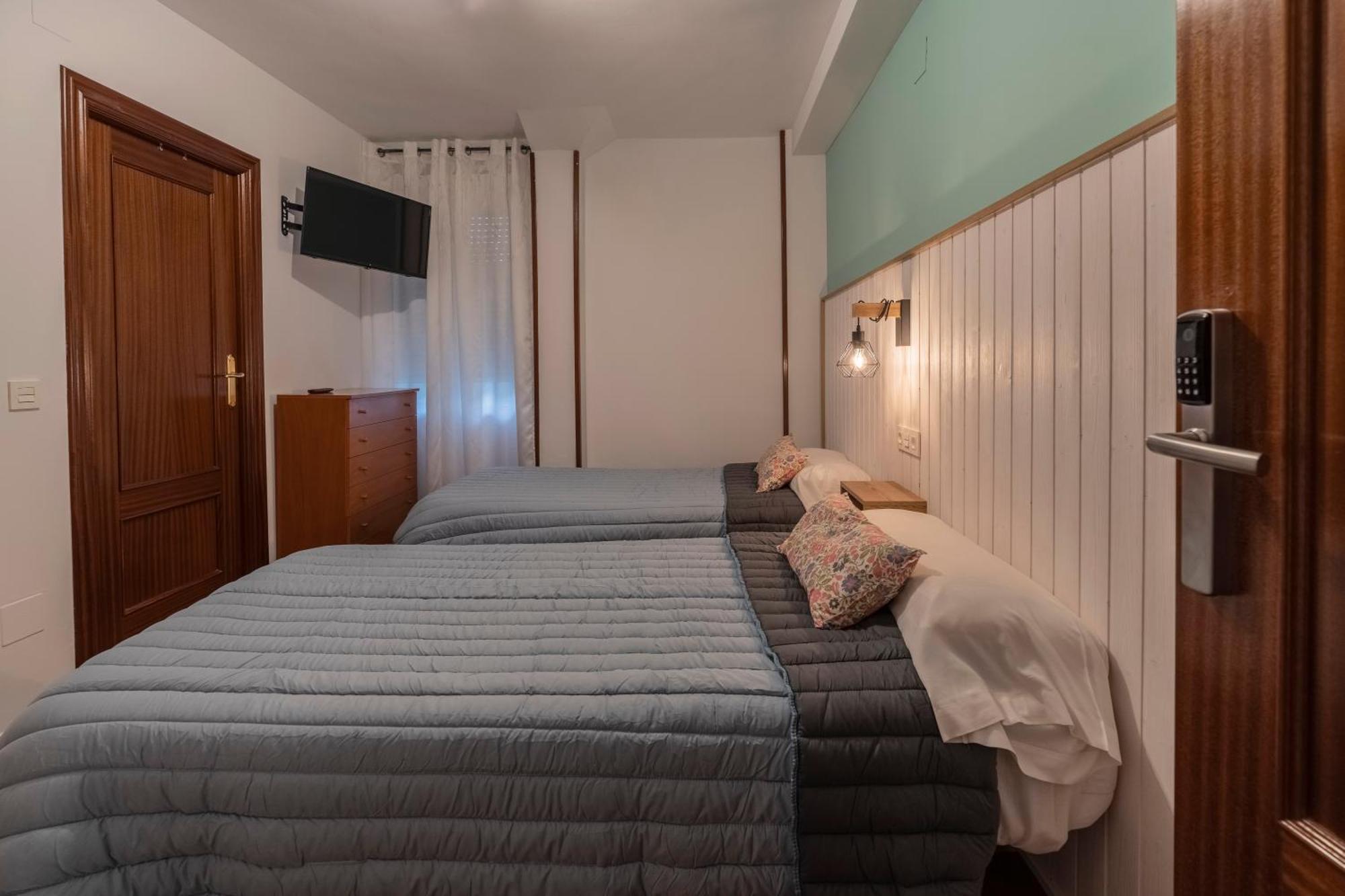 Hostal Julio Cesar ラ・ビルヘン・デル・カミーノ エクステリア 写真